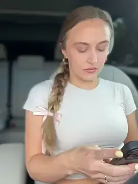 lunagirl13 — Boobs out while I drive