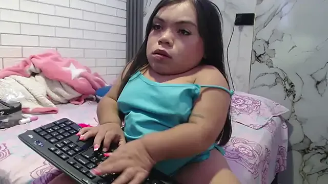 Michelle_Brooks — show full naked and dance