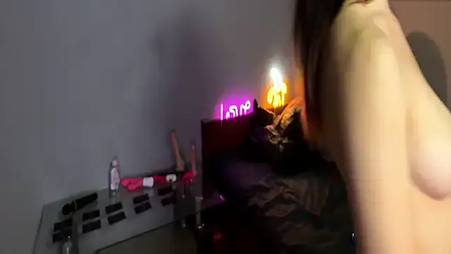MiliExteraaa on StripChat 
