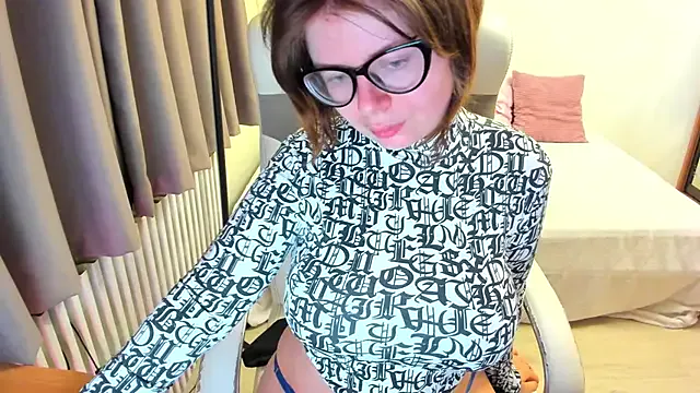 MilisaSweet777 on StripChat 