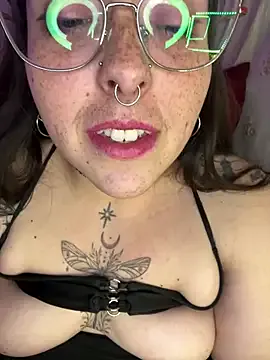 Mizztikaa on StripChat 