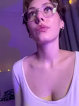 Molli_Luv — saliva from tongue to naked boobs