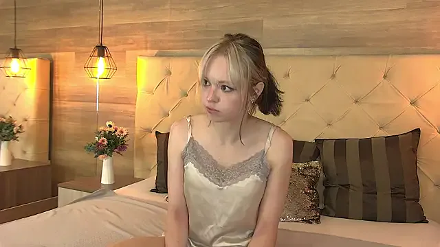 MollyHuntt — Suck fingers