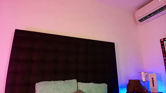 MOLLYWOODD on StripChat 