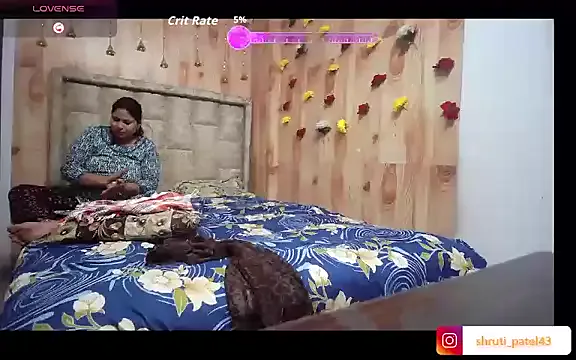 MOM-SUN-COUPLE — Ass show