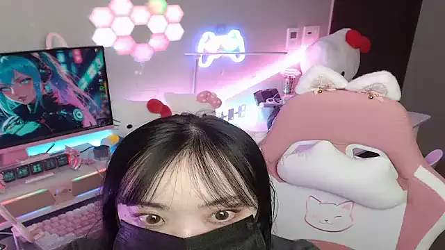 momo_room on StripChat 