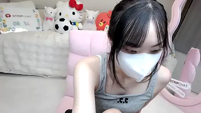 momo_room on StripChat 