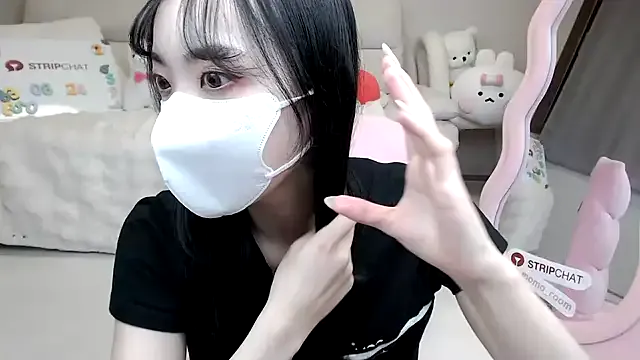 momo_room on StripChat