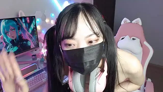 momo_room on StripChat 