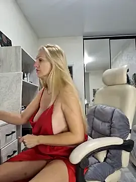 Monna on StripChat 