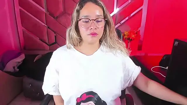 Olivia_Fox69 — Enjoy my delicious curves 