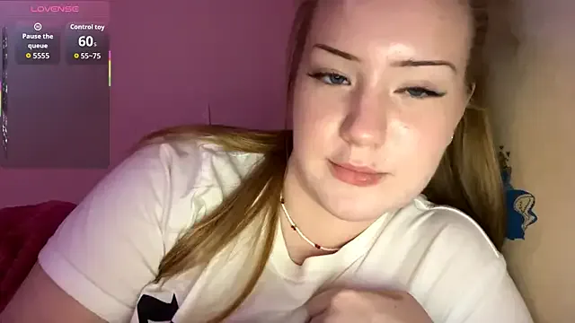 PandaFluff — lick my finger
