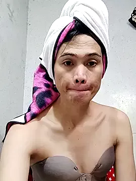 QueenSoreal on StripChat 