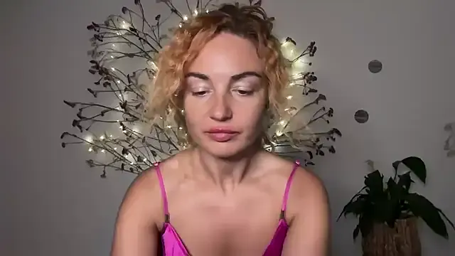 Reddgiirl on StripChat 