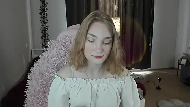 ReddHotPipper on StripChat 