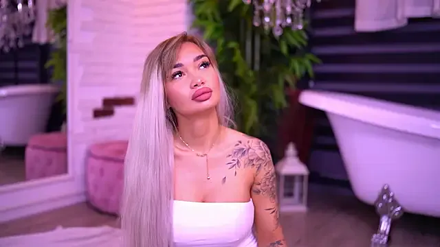 SashaFerrera on StripChat 