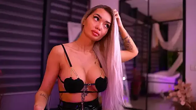 SashaFerrera on StripChat 