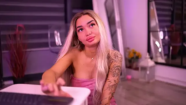 SashaFerrera on StripChat 