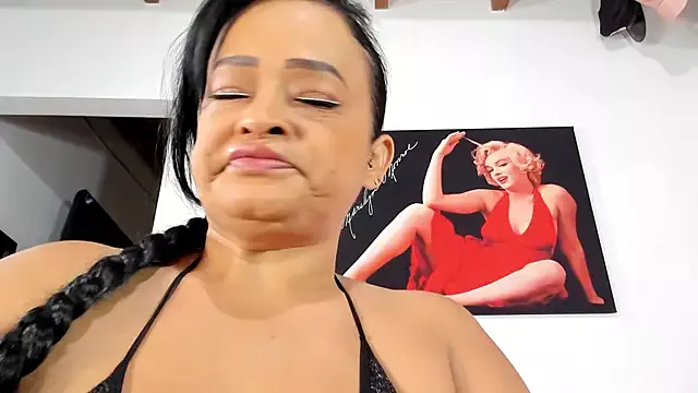 seleneh on StripChat 