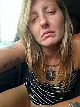 SheIsSomething — First squirt NAKED outside  show 8 tk