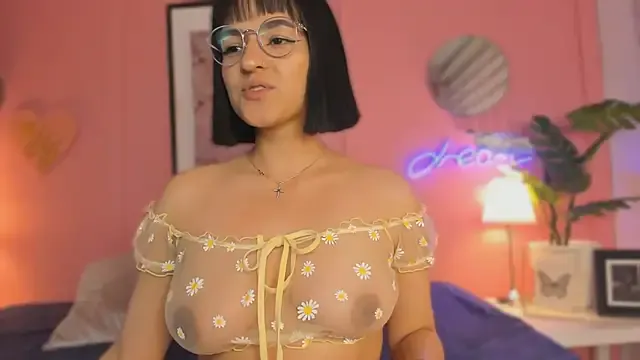SoySaraa on StripChat 