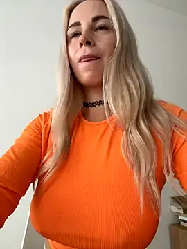 streetdoll — naked boibs + free video