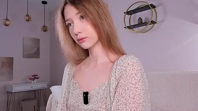 SunnivaCovil on StripChat
