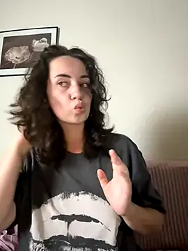 SweetieKendl on StripChat 