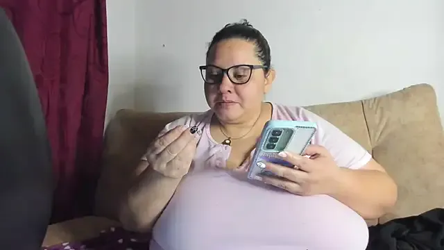 tetasgrandes_karol on StripChat