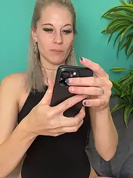 TheRealJessyLey —  Show and massage Boobs