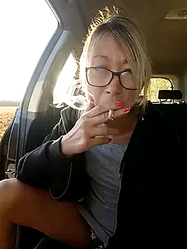 Timide_girl17 — Nude + dfonce ma chatte avec mon gode