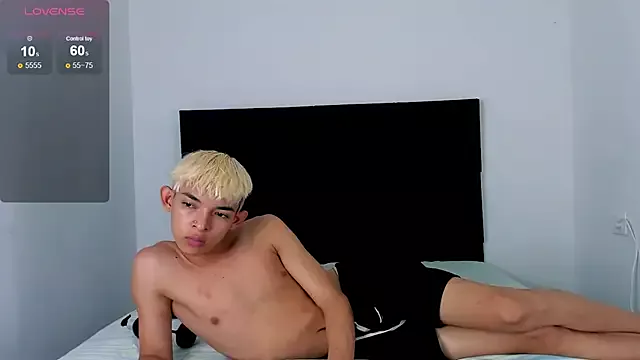 Tonny_twink_ on StripChat 