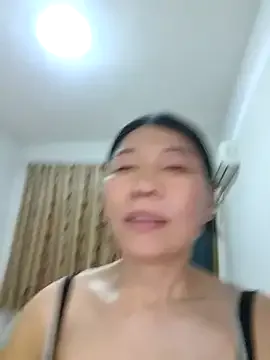 xiiuuff18 on StripChat 