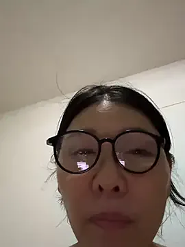 xiiuuff18 on StripChat 