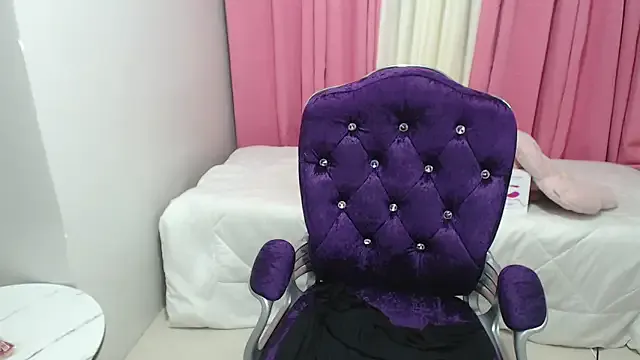xSexynineDollx on StripChat 
