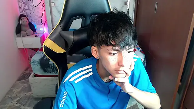 yiisu_ on StripChat 